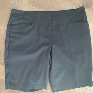 Nicklaus black shorts size 14